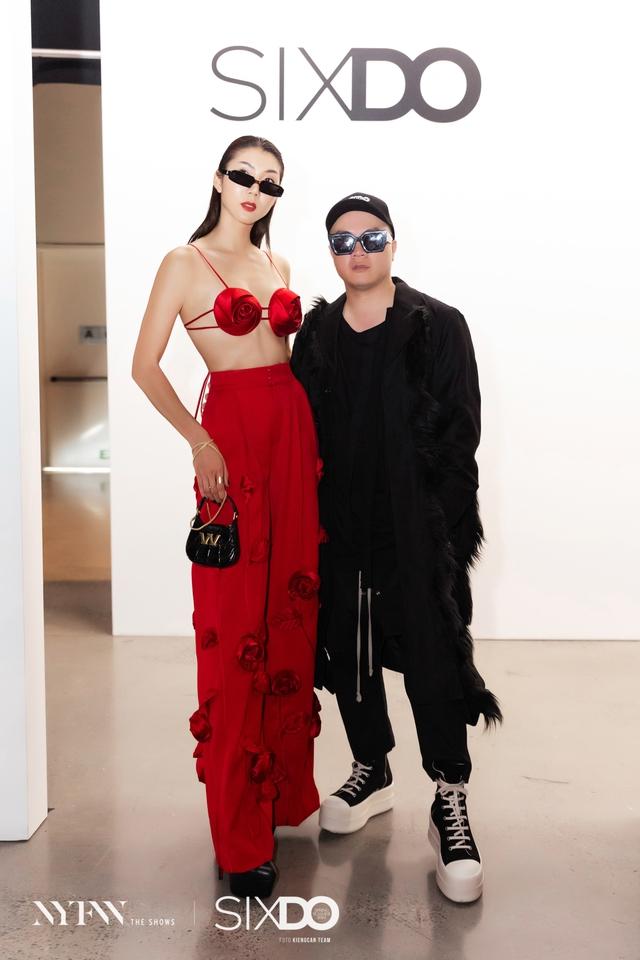 Ngọc Quyên mặc áo ngực hình hoa hồng, cùng bạn trai Tây dự show Đỗ Mạnh Cường-1