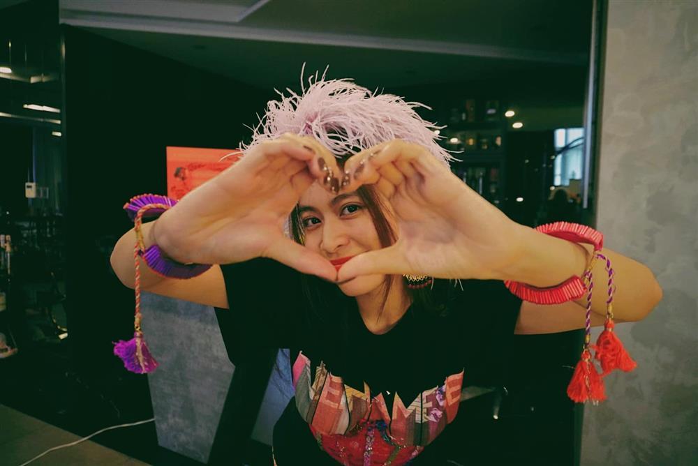 Tình trạng bán vé concert không mấy khả quan của Hoàng Thùy Linh-2