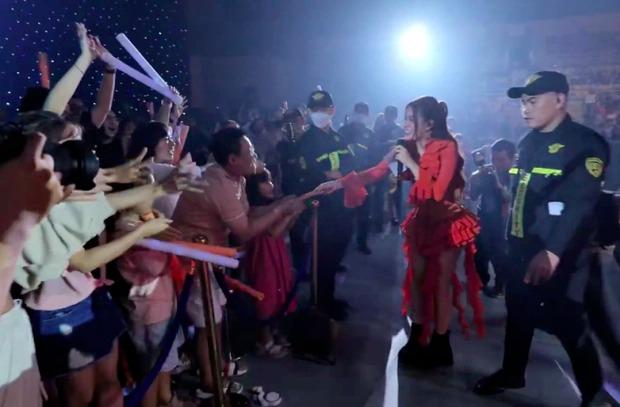 Tình trạng bán vé concert không mấy khả quan của Hoàng Thùy Linh-5