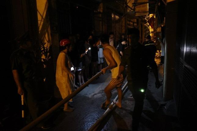 Cháy dữ dội ở chung cư Hà Nội, nhiều người la hét kêu cứu trong đêm-4