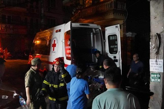 Cháy dữ dội ở chung cư Hà Nội, nhiều người la hét kêu cứu trong đêm-7