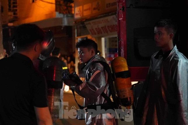 Cháy dữ dội ở chung cư Hà Nội, nhiều người la hét kêu cứu trong đêm-9