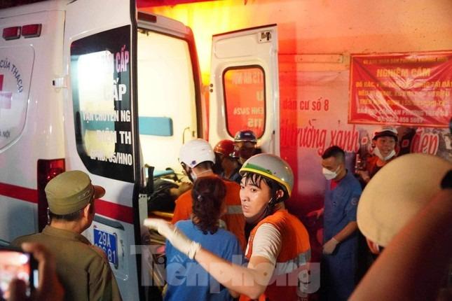 Cháy dữ dội ở chung cư Hà Nội, nhiều người la hét kêu cứu trong đêm-10