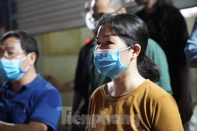 Cháy dữ dội ở chung cư Hà Nội, nhiều người la hét kêu cứu trong đêm-13