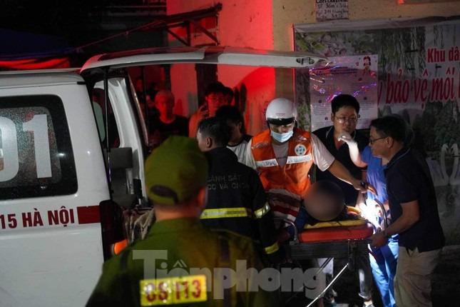 Cháy dữ dội ở chung cư Hà Nội, nhiều người la hét kêu cứu trong đêm-14
