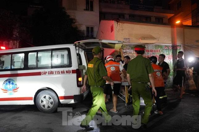 Cháy dữ dội ở chung cư Hà Nội, nhiều người la hét kêu cứu trong đêm-15