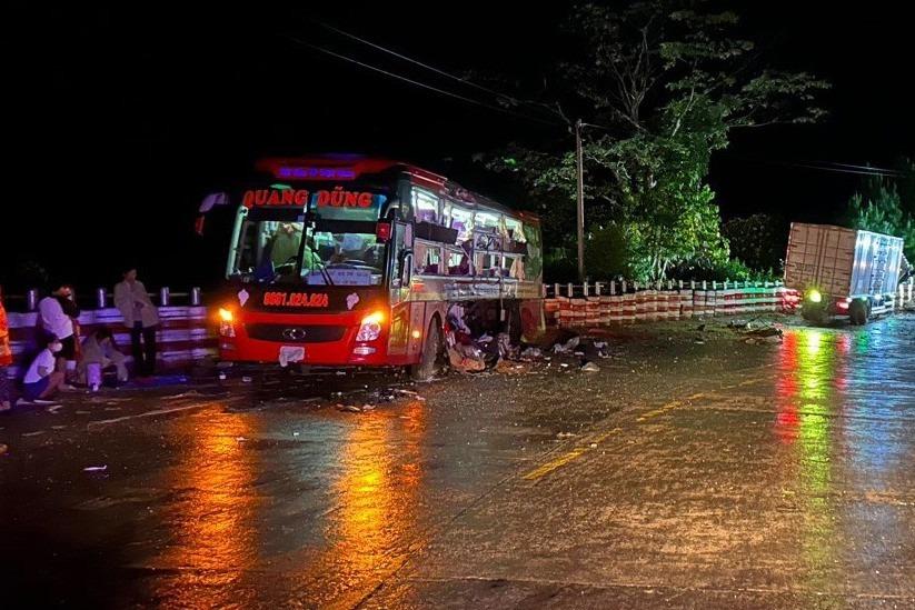 Kon Tum: Xe khách va chạm với xe tải, 5 người thương vong-1