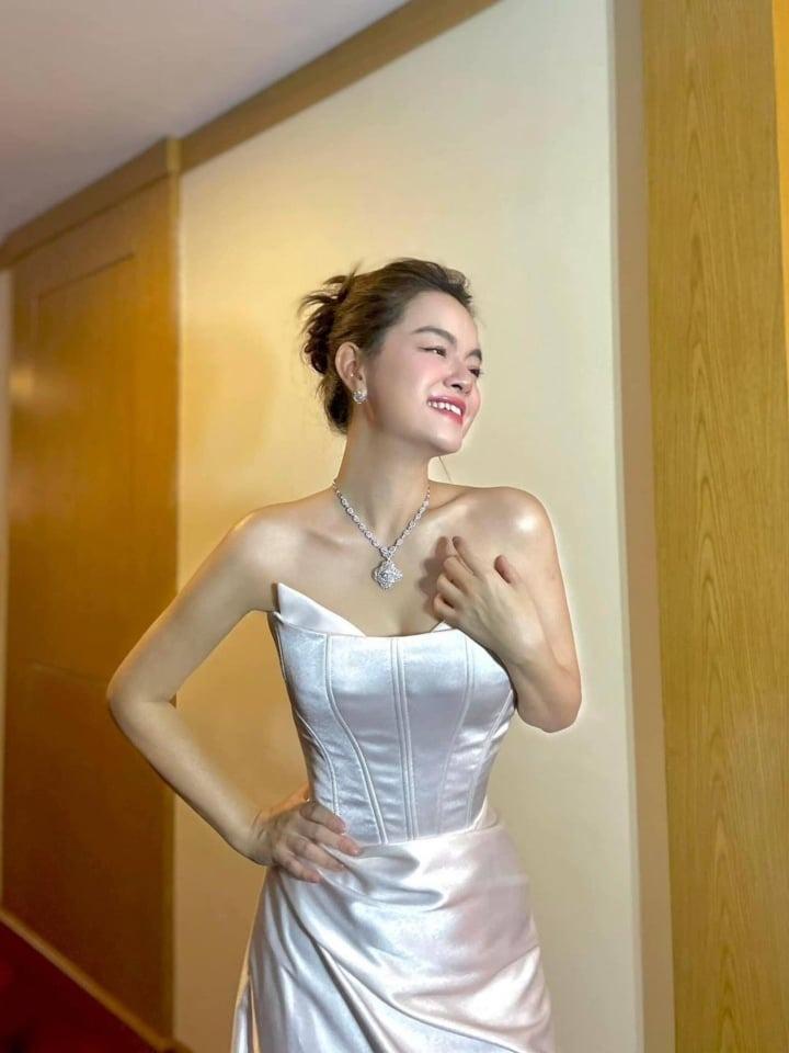 Khoe ảnh đẹp, Phạm Quỳnh Anh tâm sự: Phụ nữ cứ bảo đơn giản chứ thật ra phức tạp-3