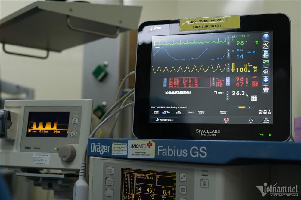 Không khí căng thẳng trong phòng phẫu thuật nạn nhân vụ cháy chung cư mini-6