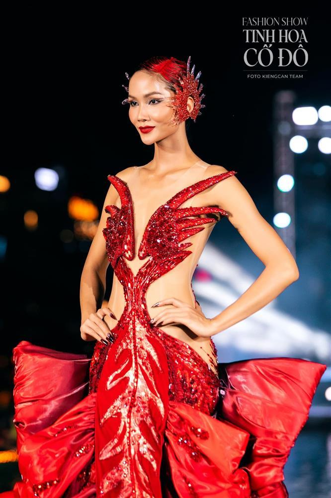 Động thái của HHen Niê khi bị khán giả giục lấy chồng-2