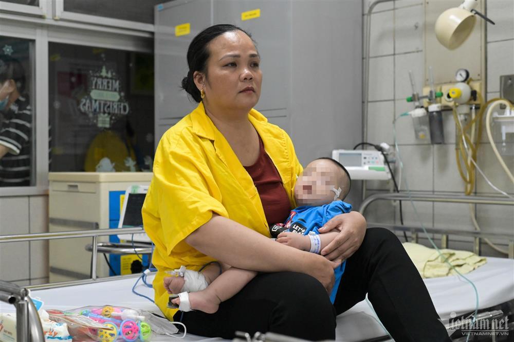 Nạn nhân vụ cháy chung cư mini ở Hà Nội bật khóc khi gặp Thủ tướng-10