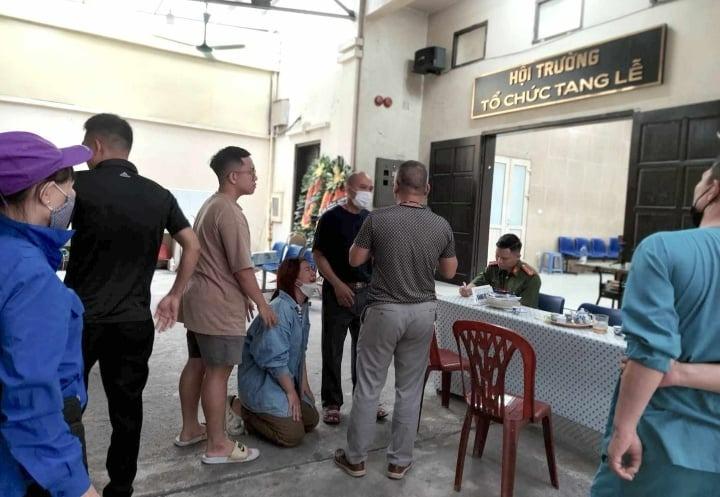 Cháy chung cư mini ở Hà Nội: Gia đình 8 người nhưng mới tìm thấy thi thể bé gái-2