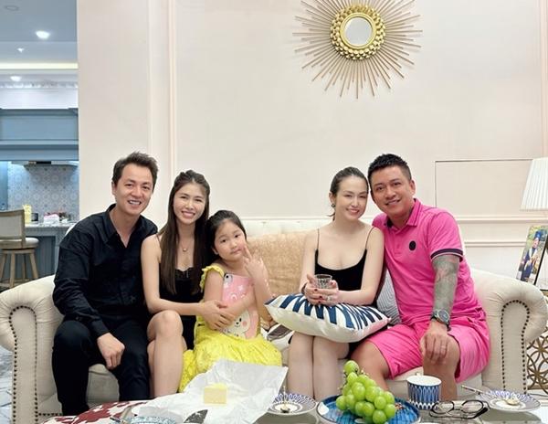 3 gia đình hot nhất nhì showbiz hội ngộ, Đăng Khôi gây chú ý với một hành động đặc biệt-4