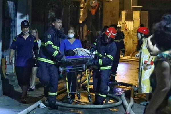 Bệnh viện lớn nhất miền Bắc bật báo động đỏ cứu nạn nhân vụ cháy chung cư mini-3