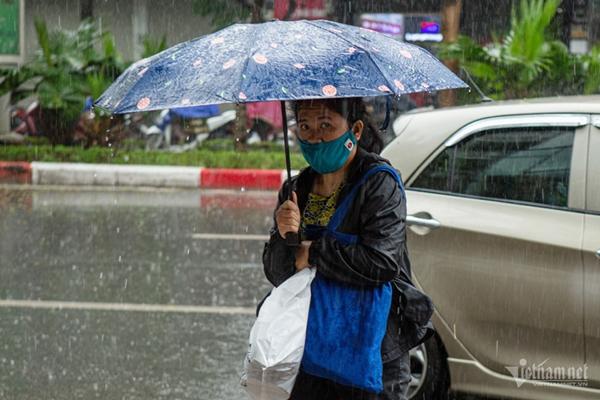 Thời tiết Hà Nội 3 ngày tới: Tiếp diễn mưa rào rồi hửng nắng trở lại-1