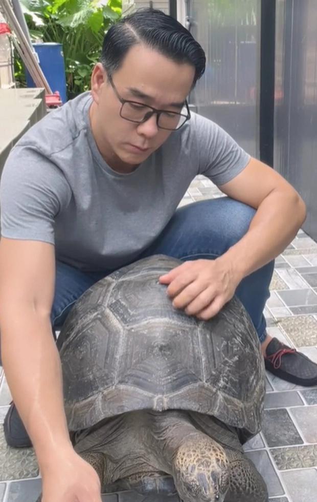 Hé lộ cuộc sống hiện tại của vua cá Koi, nhiều người không khỏi bất ngờ-9