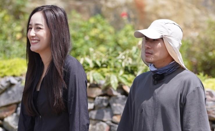 Mai Phương Thúy gây tò mò với loạt ảnh cùng hội bạn thân bằng tuổi-3