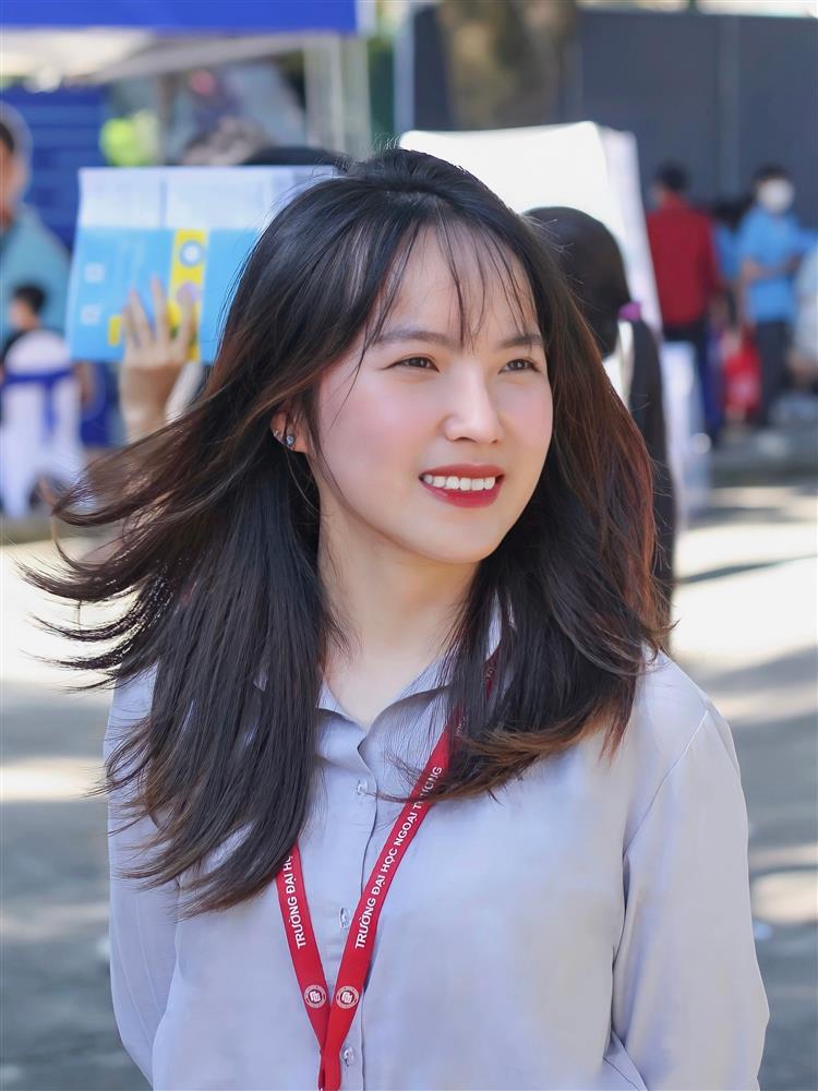 Nữ sinh Hà Nội làm chủ tịch CLB, có hai bằng Đại học Ngoại thương-3