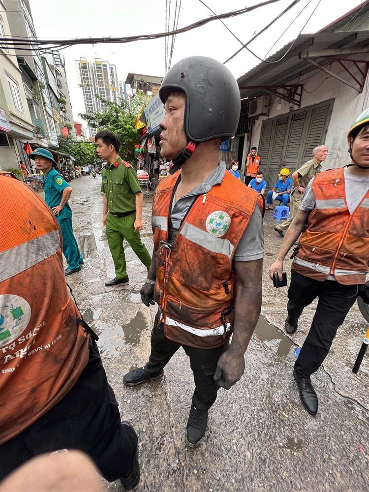 8 giờ cứu nạn chung cư 56 người chết, đội trưởng cứu hộ kể giây phút ám ảnh-3