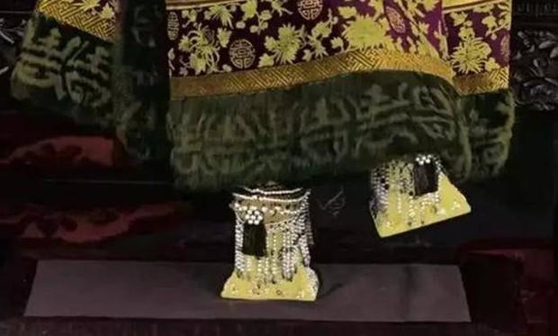 Lạ Lùng đôi giày gần 463 tỷ đồng của Từ Hi Thái hậu-4