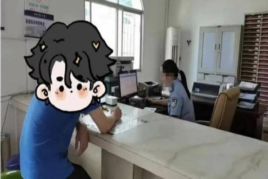 Bị bạn gái cũ lừa 'nuôi con tu tú' 4 năm, ông bố còn bị bắt giam vì thương con