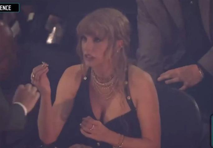 Quẫy quá sung, Taylor Swift mất kim cương lớn-1