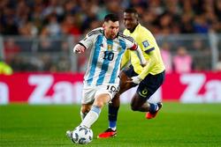 Lionel Messi bất ngờ xuất hiện trong vai trò độc lạ ở tuyển Argentina