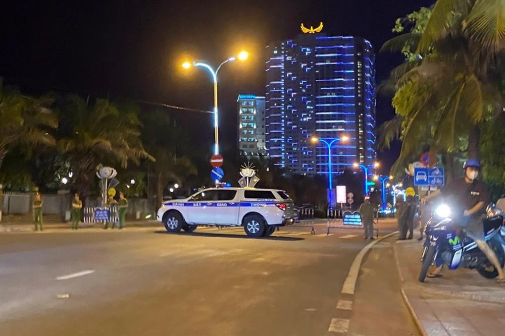 Người lái ô tô đâm thủng cổng UBND tỉnh Khánh Hòa đã tử vong-1