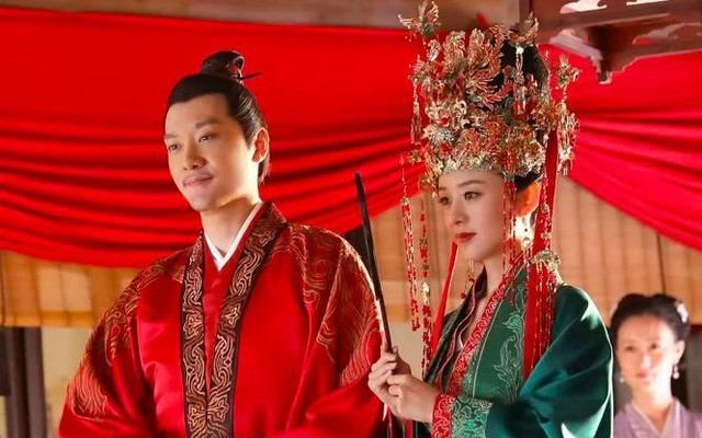 Phùng Thiệu Phong tái hôn, tình mới mặc váy áo giống hệt Triệu Lệ Dĩnh-3