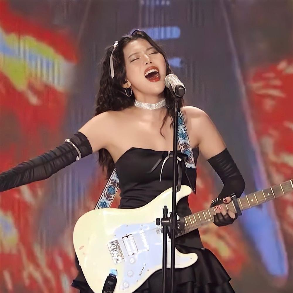 Cô gái Quảng Nam cao 1,76m, được Mỹ Tâm gọi là thần tượng thế hệ mới-3