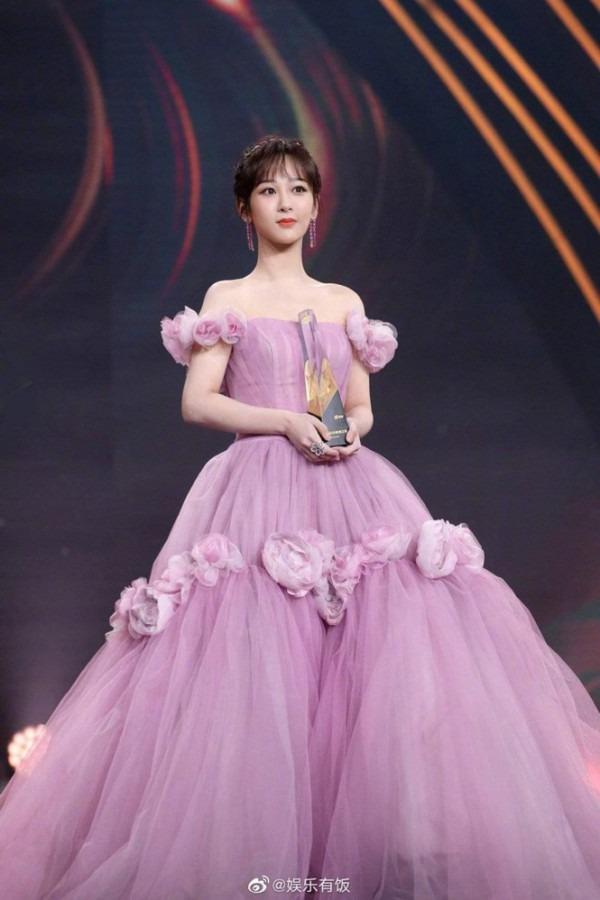 Fan của Dương Tử đồng loạt nổi giận với stylist, netizen phản ứng trái chiều-4