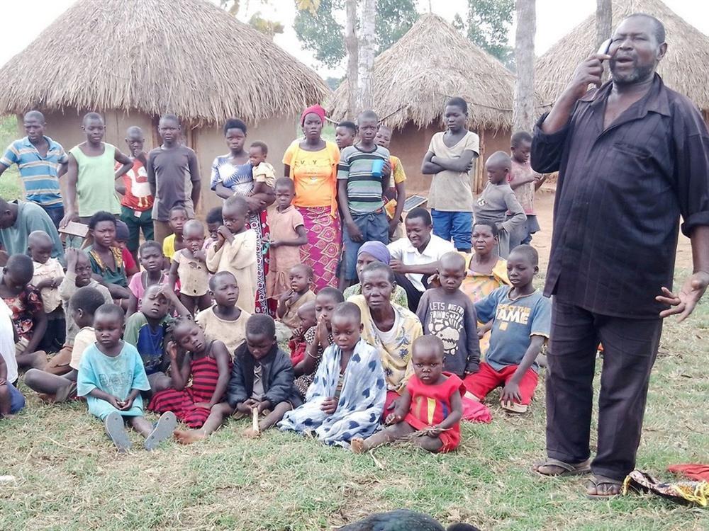 Cưới một lúc 7 người vợ, chú rể ở Uganda tặng mỗi cô dâu một ô tô mới-2