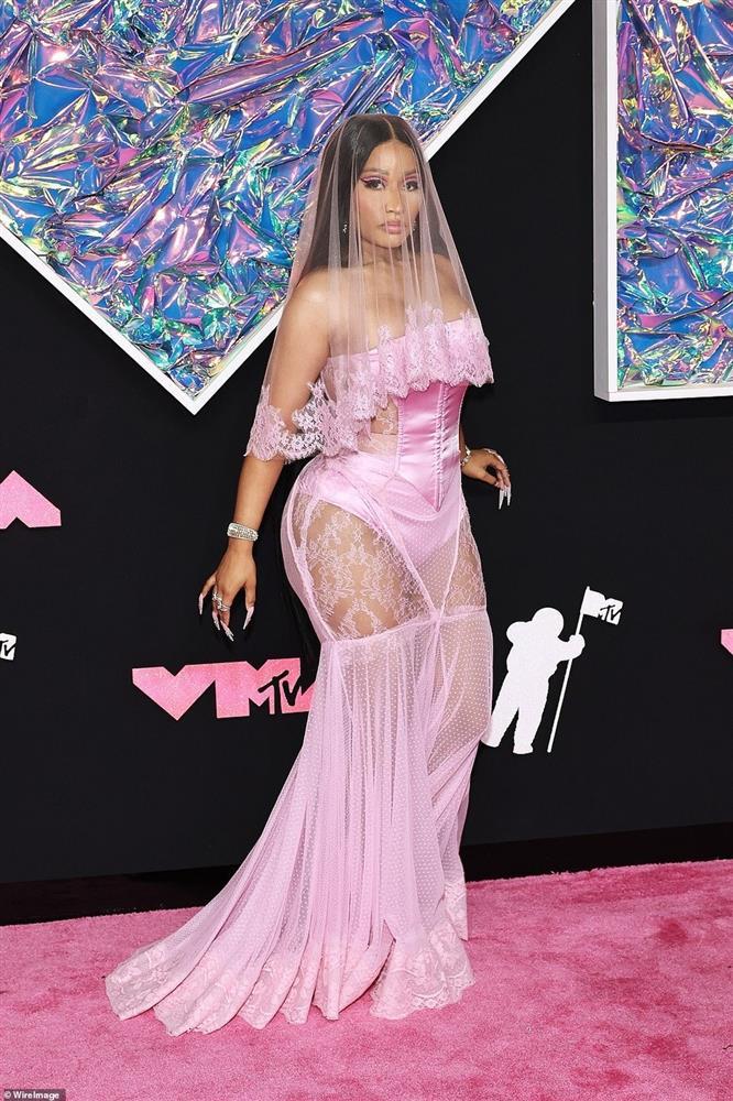 Những ngôi sao ăn vận táo bạo nhất lễ trao giải MTV Video Music Awards-4