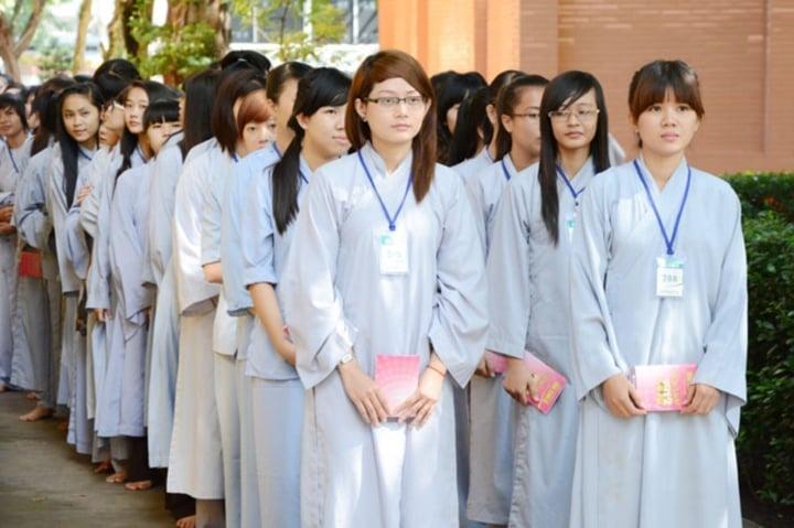 Đi chùa nên mặc gì?-2