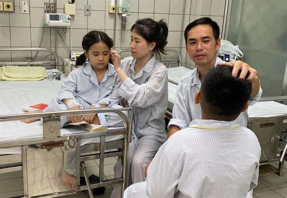 Gia đình 5 người đoàn tụ sau vụ cháy chung cư chia sẻ kỹ năng sinh tồn-1