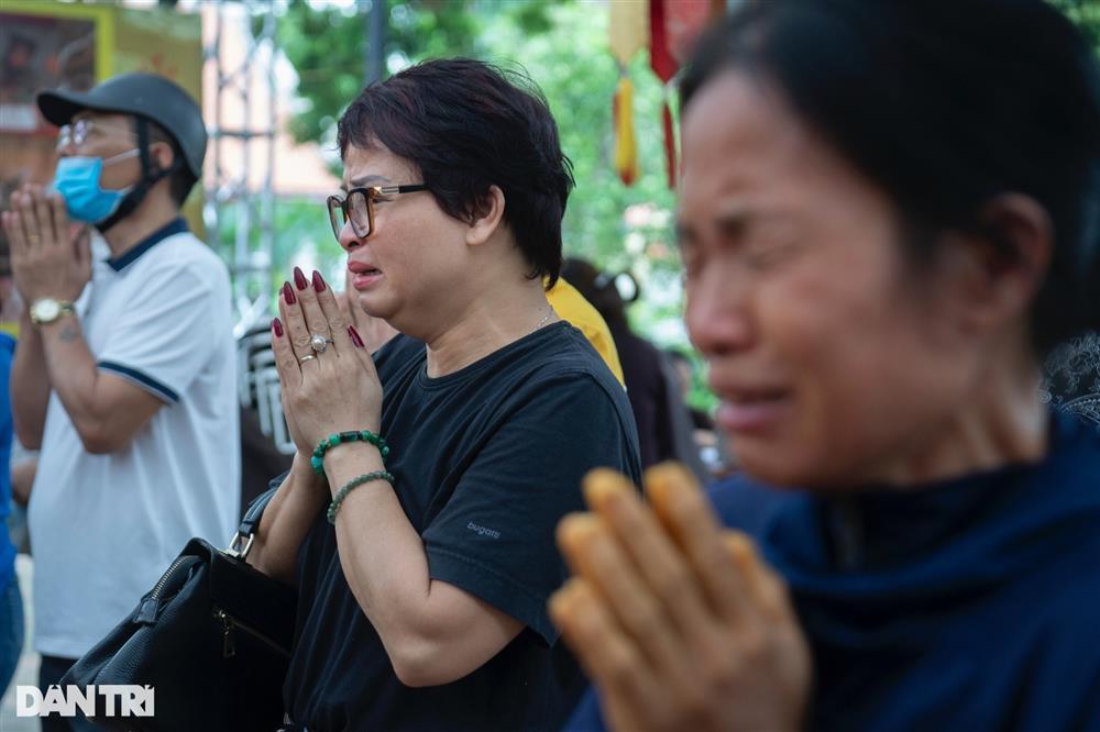 Nghìn người đội mưa, nghẹn ngào cầu siêu cho nạn nhân vụ cháy chung cư mini-8