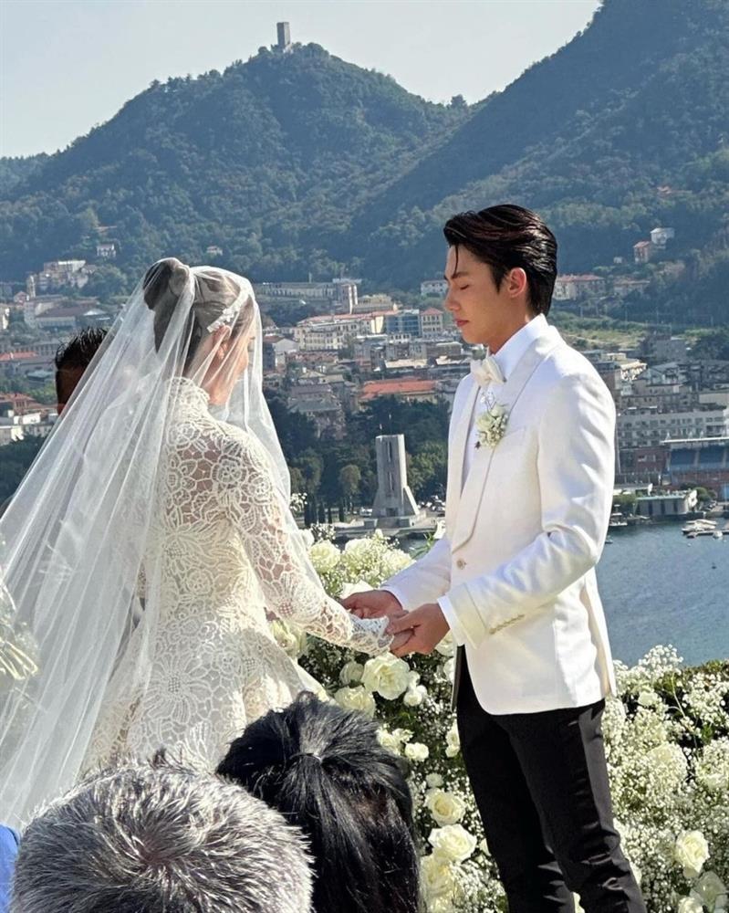 Cặp sao đẹp nhất Thái Lan hôn mãnh liệt trong đám cưới cổ tích-10