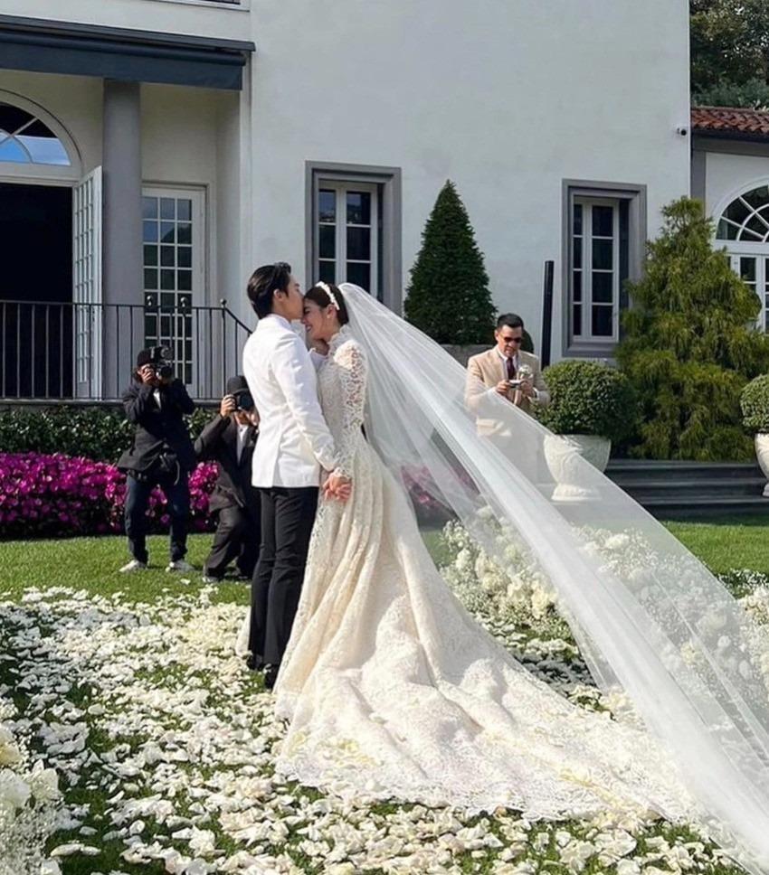 Cặp sao đẹp nhất Thái Lan hôn mãnh liệt trong đám cưới cổ tích-8