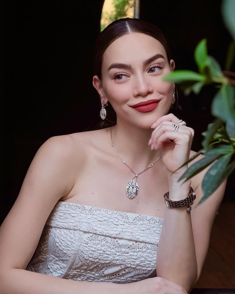 Hồ Ngọc Hà chuộng diện nhiều thiết kế Chanel, Bulgari đắt đỏ-9