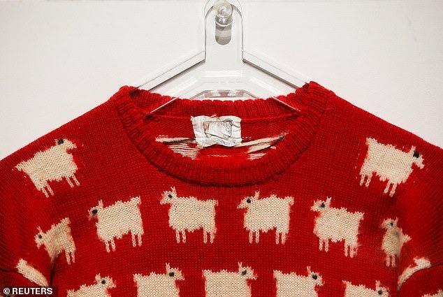 Có gì đặc biệt ở chiếc áo len màu đỏ của cố Vương phi Diana được bán với giá hơn 27 tỷ VNĐ?-5