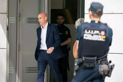 Cựu chủ tịch LĐBĐ Tây Ban Nha bị đề nghị cấm đến gần cầu thủ Hermoso