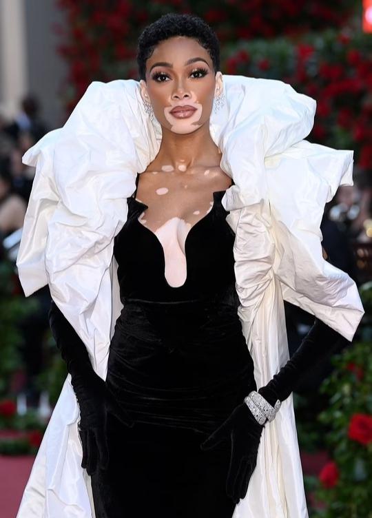 Bà bầu Sienna Miller khoe bụng gây sốc trên thảm đỏ-5