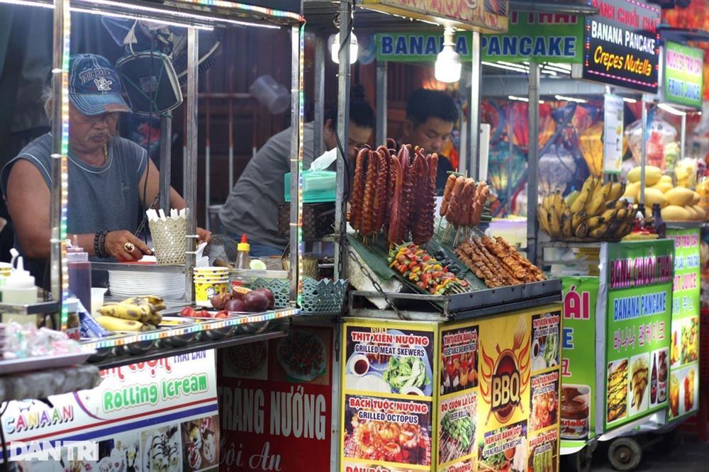 Quán ăn đường phố Hội An như thế nào sau vụ ngộ độc bánh mì Phượng?-1