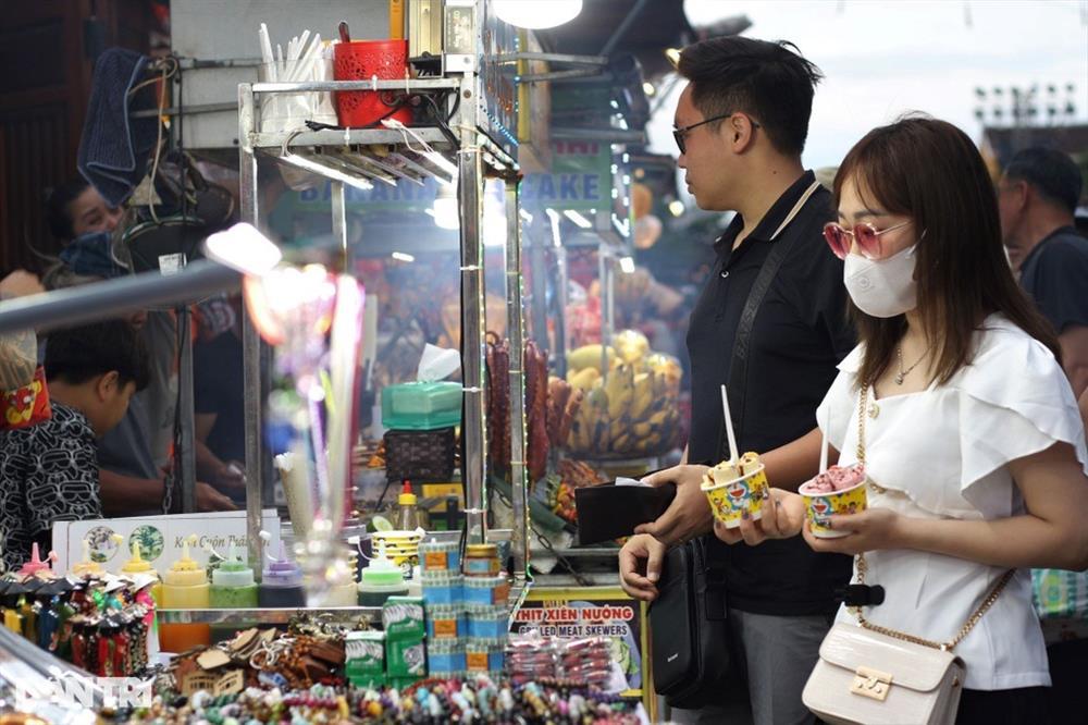 Quán ăn đường phố Hội An như thế nào sau vụ ngộ độc bánh mì Phượng?-2