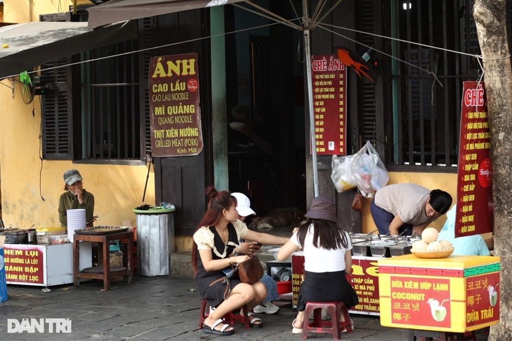 Quán ăn đường phố Hội An như thế nào sau vụ ngộ độc bánh mì Phượng?-3