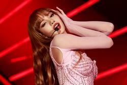 Lisa (BlackPink) mặc gì diễn ở hộp đêm khỏa thân?