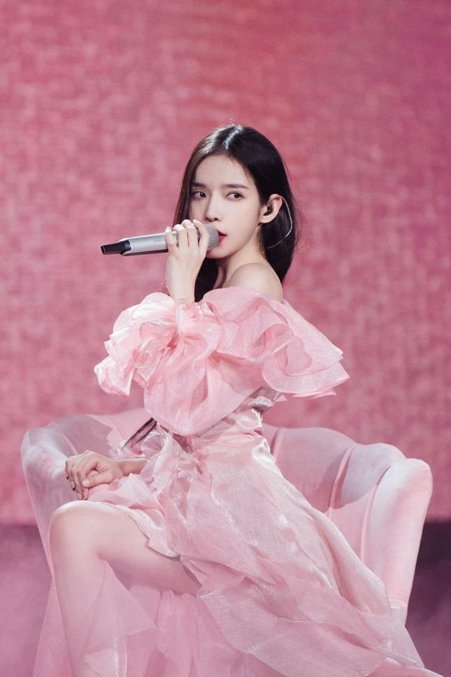 Đặt Chi Pu và Ly Ly lên bàn cân: Người thành công vang đội, người phải ra về sớm-1