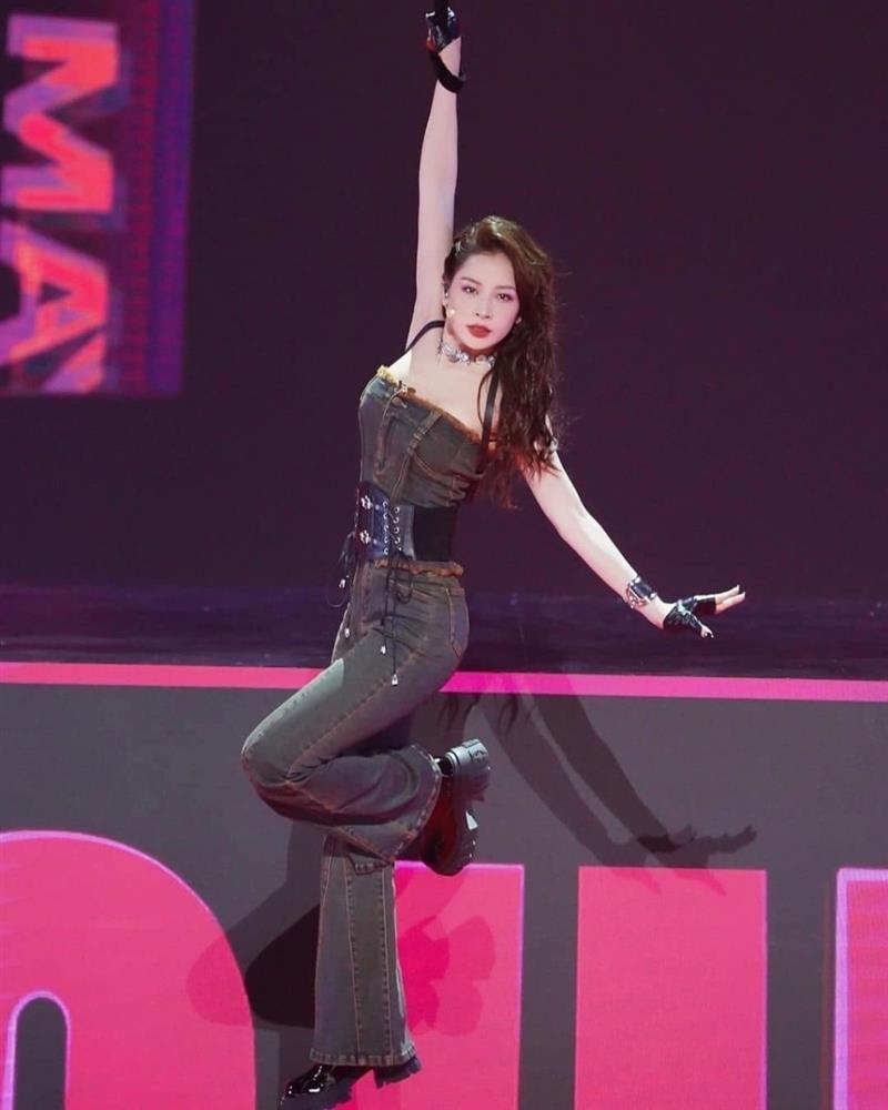 Đặt Chi Pu và Ly Ly lên bàn cân: Người thành công vang đội, người phải ra về sớm-3