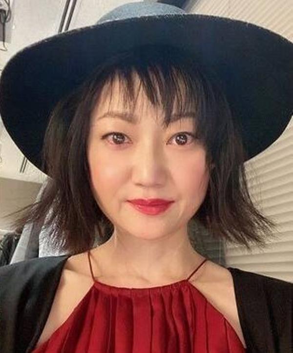 Nữ diễn viên 48 tuổi bị hiểu lầm là người tình của con trai-1