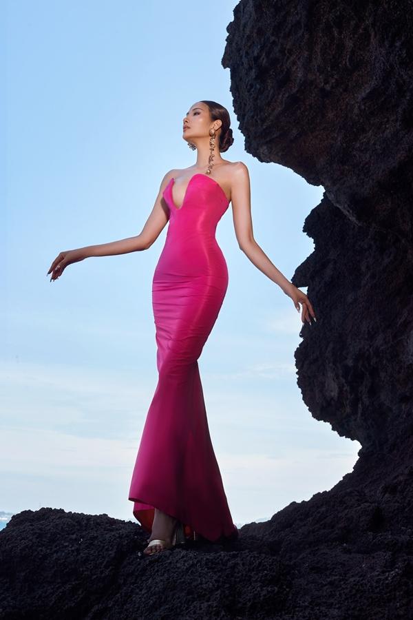 Không khoe cơ bụng, Hương Ly diện đầm hồng đụng độ Hoàng Thùy-5